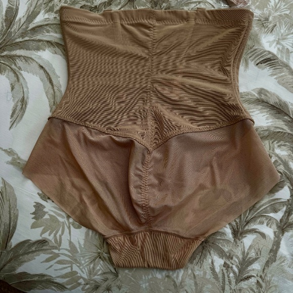 NEW Honeylove SuperPower Brief Shapewear, Nude "Sand" size M Medium - Picture 8 of 8
